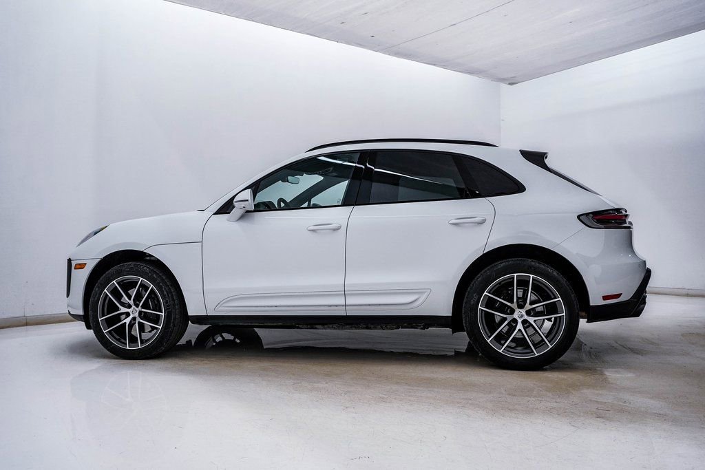 Certified 2025 Porsche Macan image 2