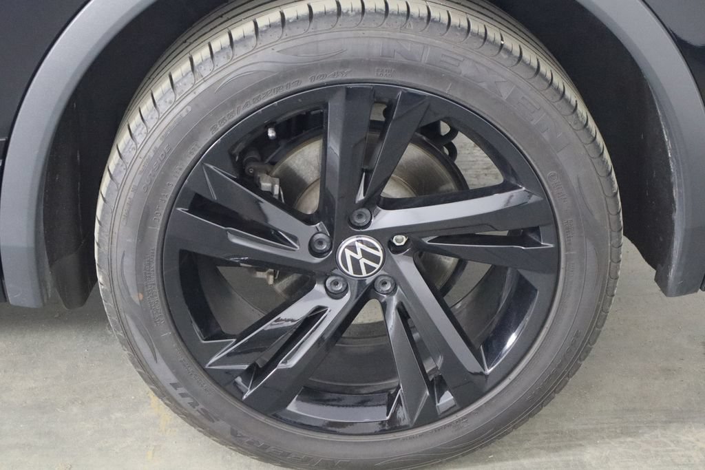 Used 2023 Volkswagen Tiguan SE R-Line FWD image 37