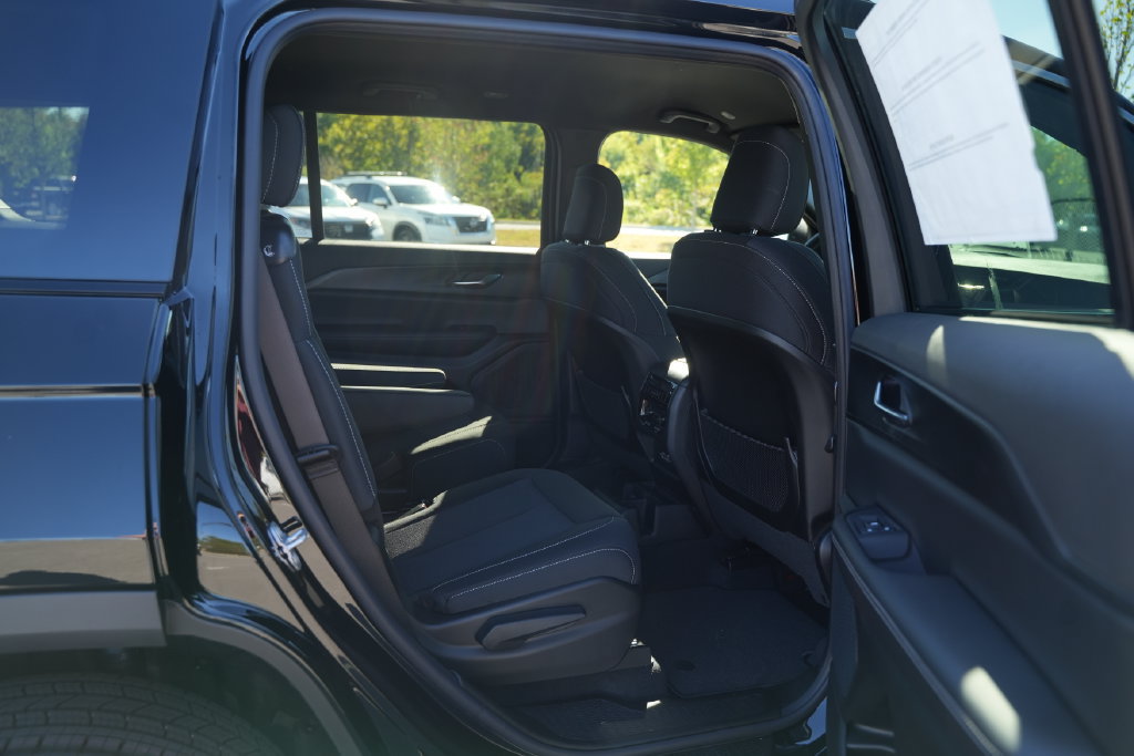New 2027 Jeep Grand Cherokee L Laredo w/ MOPAR Finishing Package AWD/4WD image 20