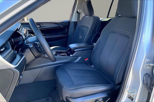 Used 2023 Jeep Grand Cherokee Laredo w/ Luxury Tech Group I AWD/4WD image 20