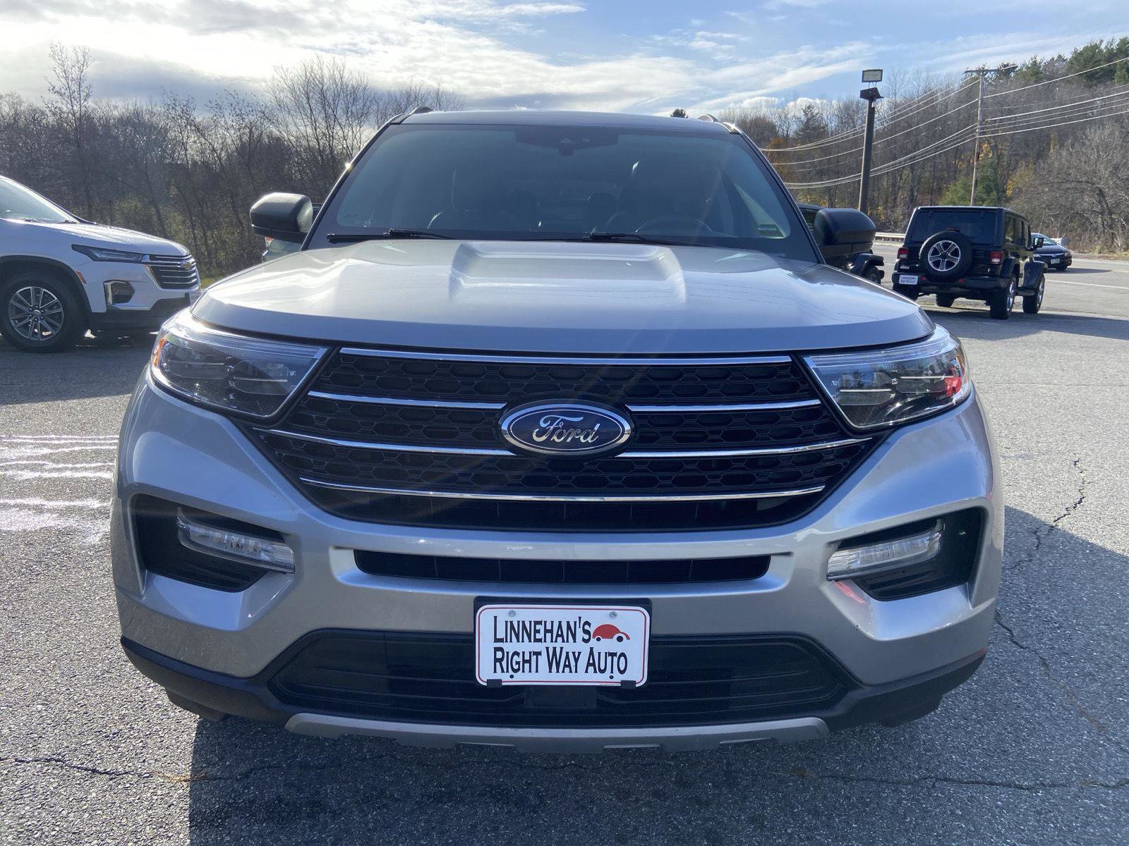 Used 2021 Ford Explorer XLT w/ Equipment Group 202A image 8