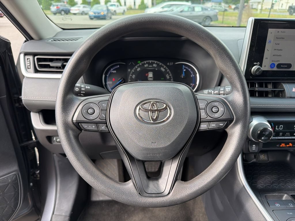 Used 2025 Toyota RAV4 XLE AWD/4WD image 18
