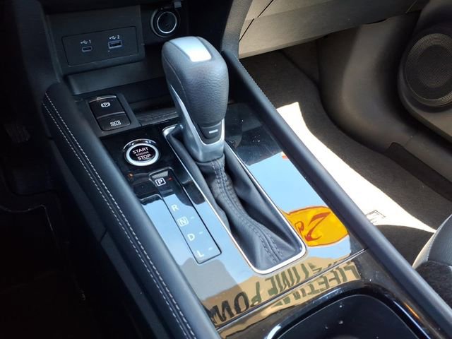 Used 2023 Nissan Kicks SR w/ SR Premium Package FWD image 18