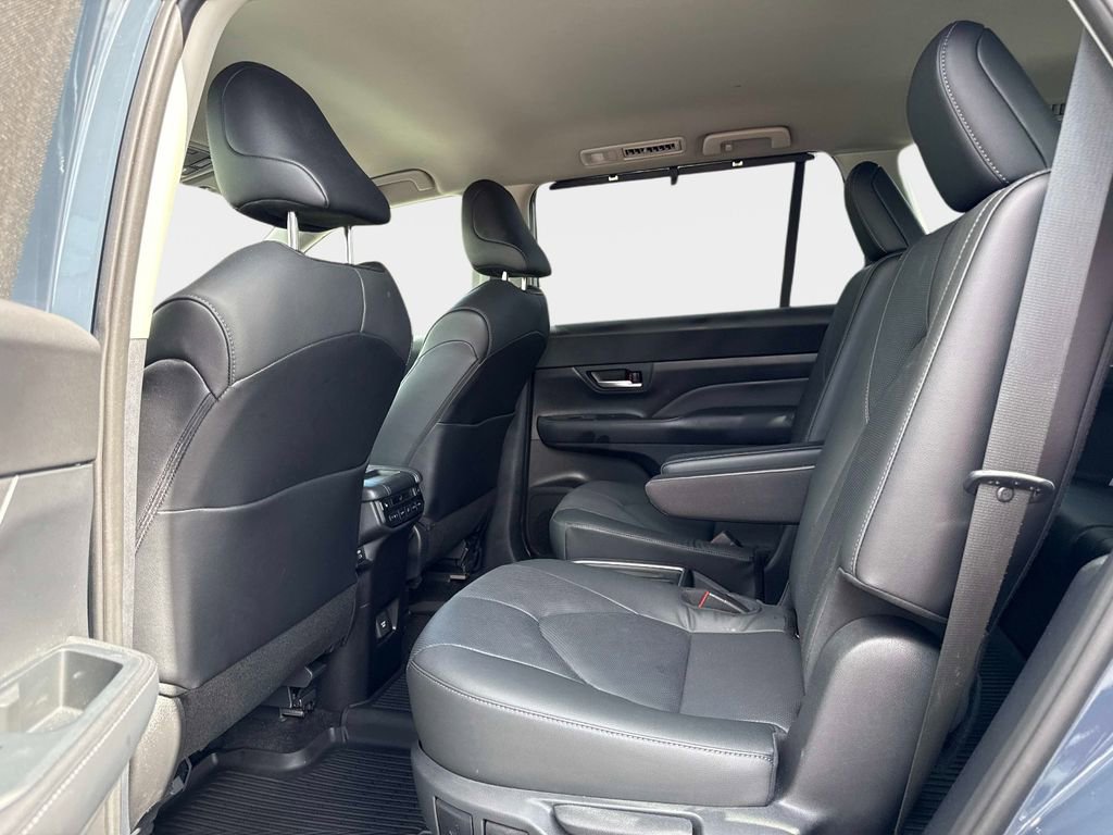 Used 2024 Toyota Grand Highlander Limited image 16