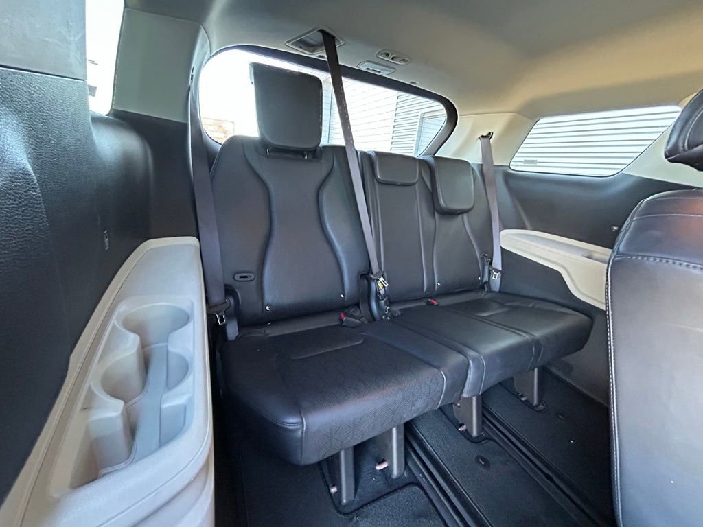 Used 2024 Kia Carnival LX image 54