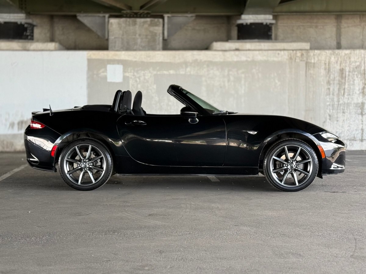 Used 2017 MAZDA MX-5 Miata Club RWD image 2