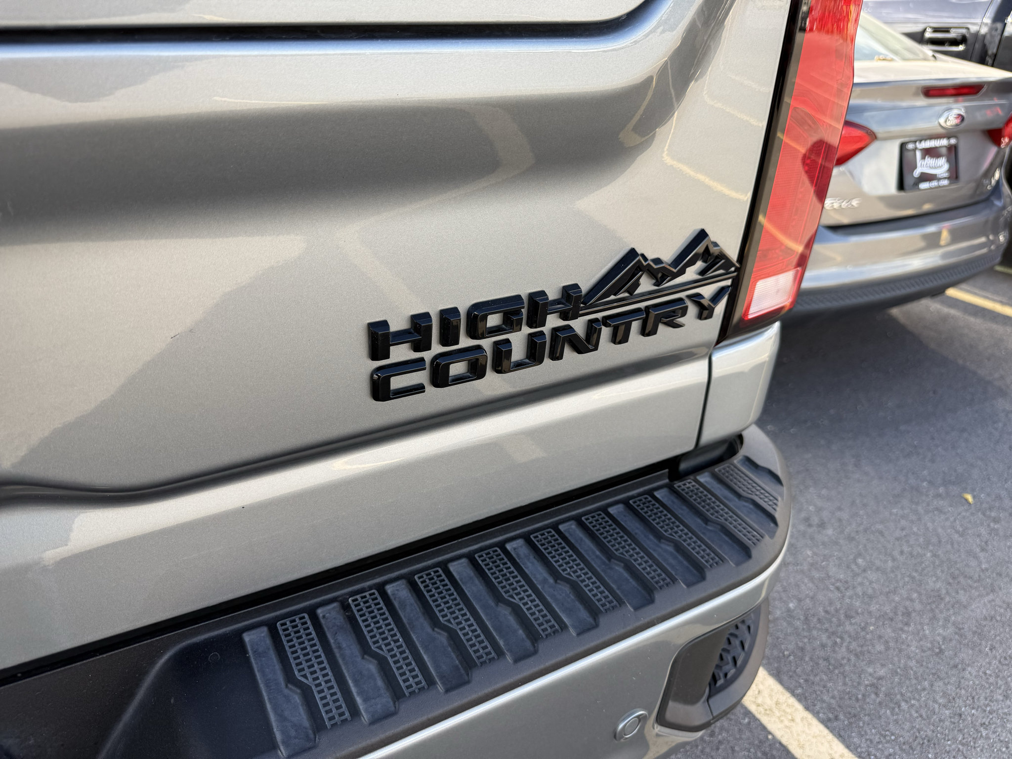 Used 2024 Chevrolet Silverado 3500 High Country w/ High Country Premium Package AWD/4WD image 8