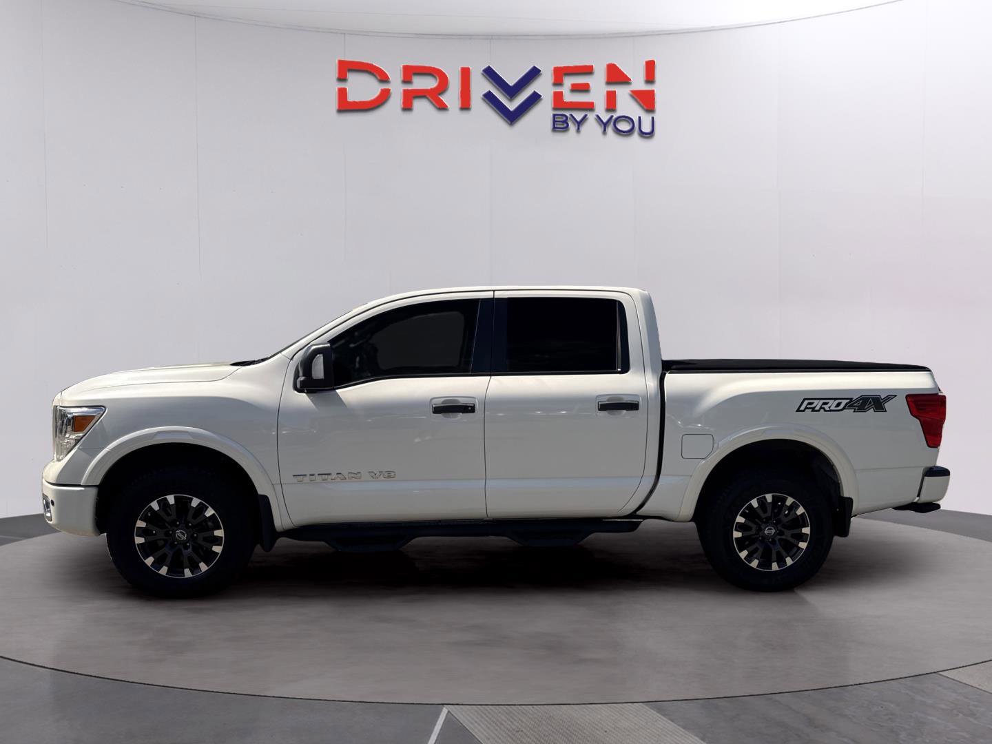 Used 2018 Nissan Titan PRO-4X w/ Pro-4x Convenience Package AWD/4WD image 2