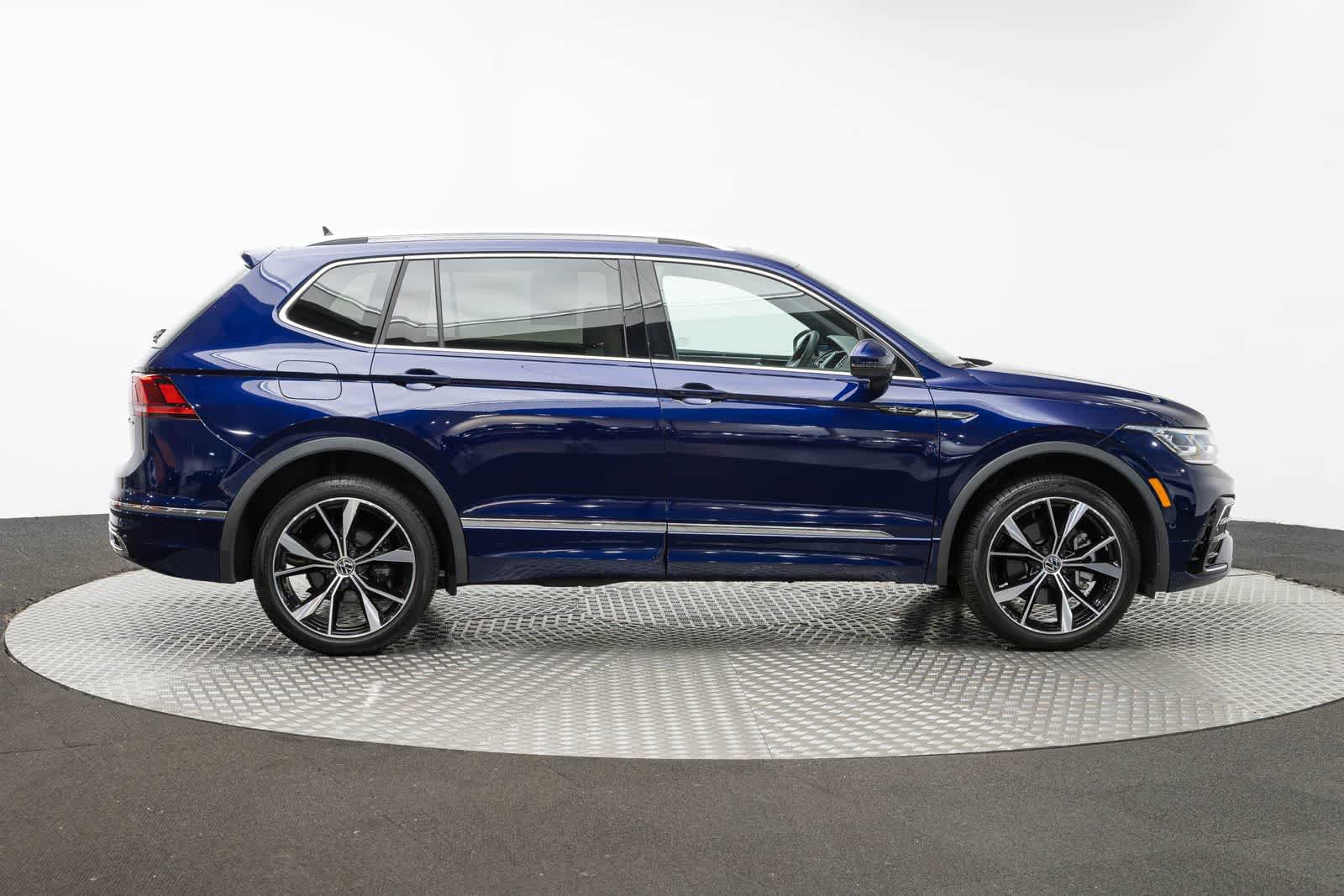 Used 2023 Volkswagen Tiguan SEL R-Line AWD/4WD image 54