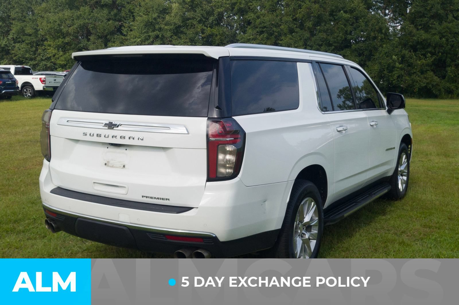 Used 2021 Chevrolet Suburban Premier w/ Premium Package RWD image 3