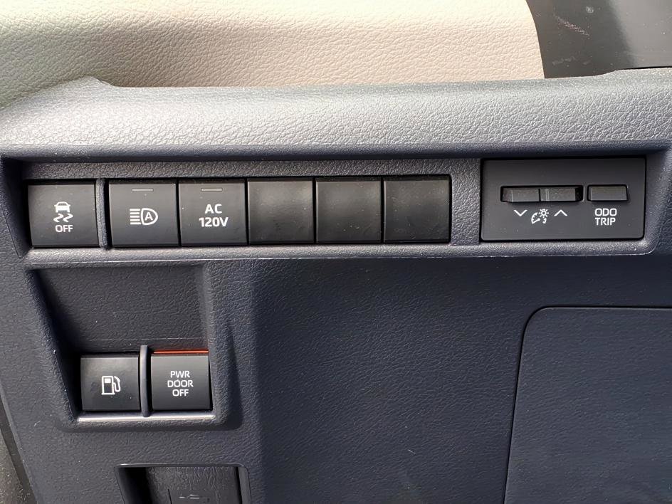 Certified 2022 Toyota Sienna XLE w/ XLE Plus Package image 21