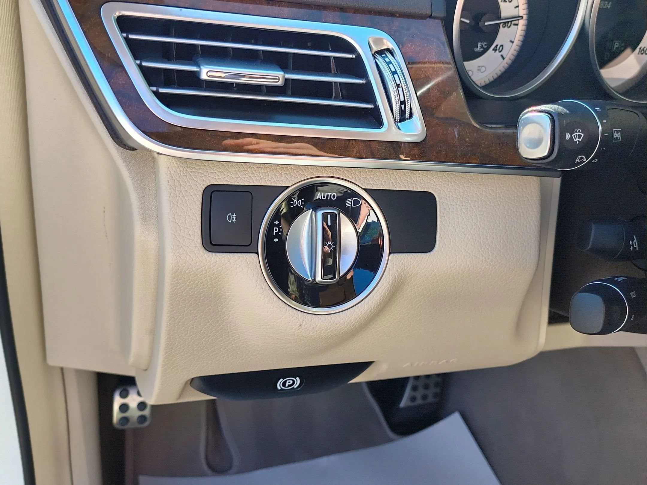 Used 2015 Mercedes-Benz E 350 4MATIC Sedan image 35