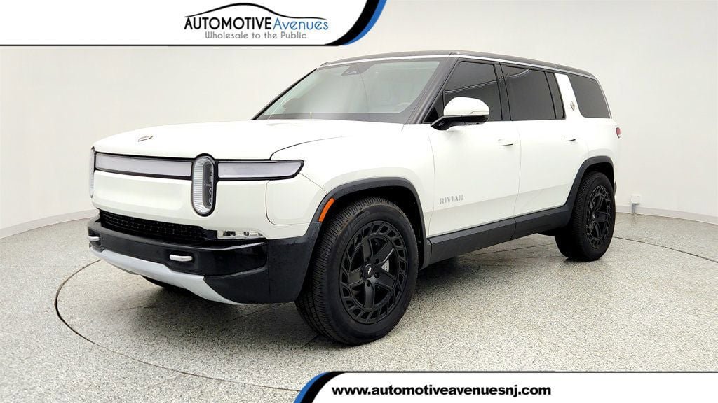 Used 2024 Rivian R1S Adventure AWD/4WD image 1