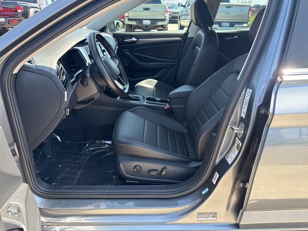 Used 2024 Volkswagen Jetta SE FWD image 21