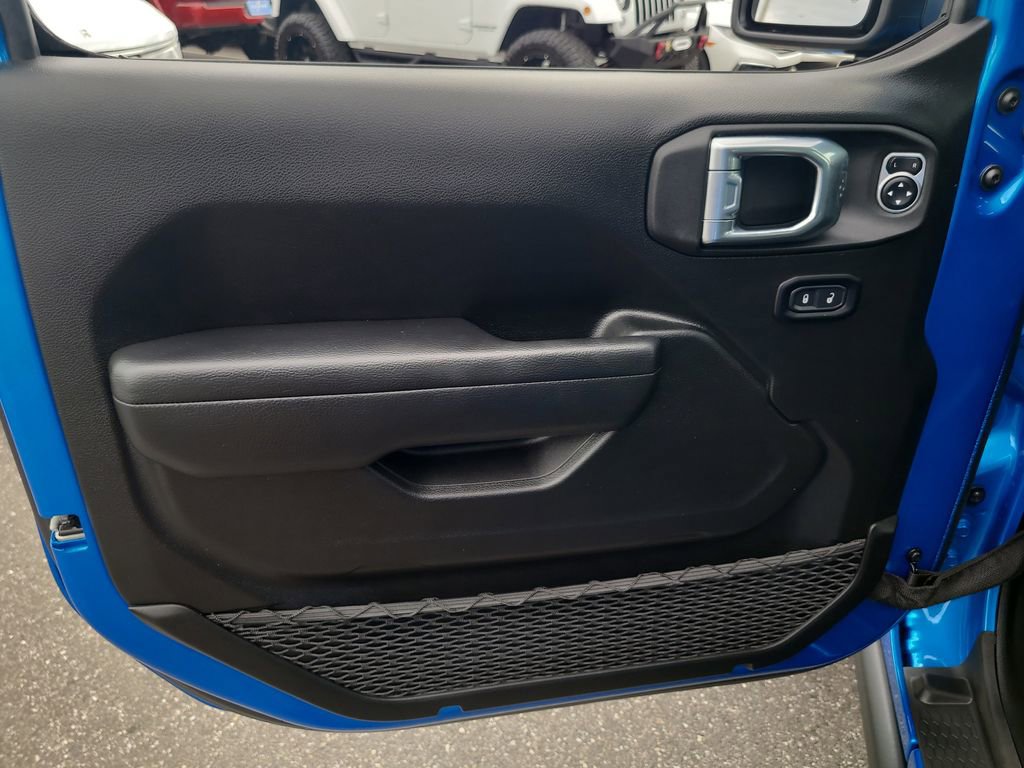 Used 2025 Jeep Gladiator Sport AWD/4WD image 12