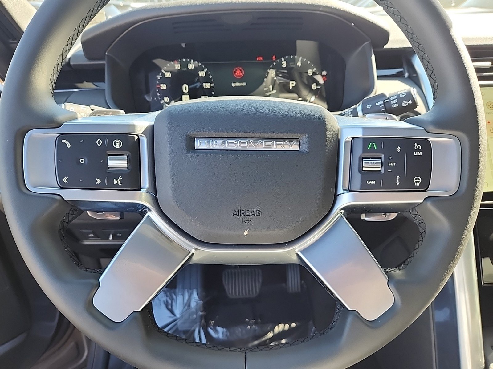 Certified 2025 Land Rover Discovery S image 18