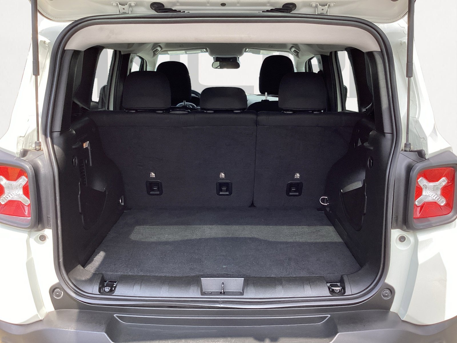 Used 2023 Jeep Renegade Latitude AWD/4WD image 16