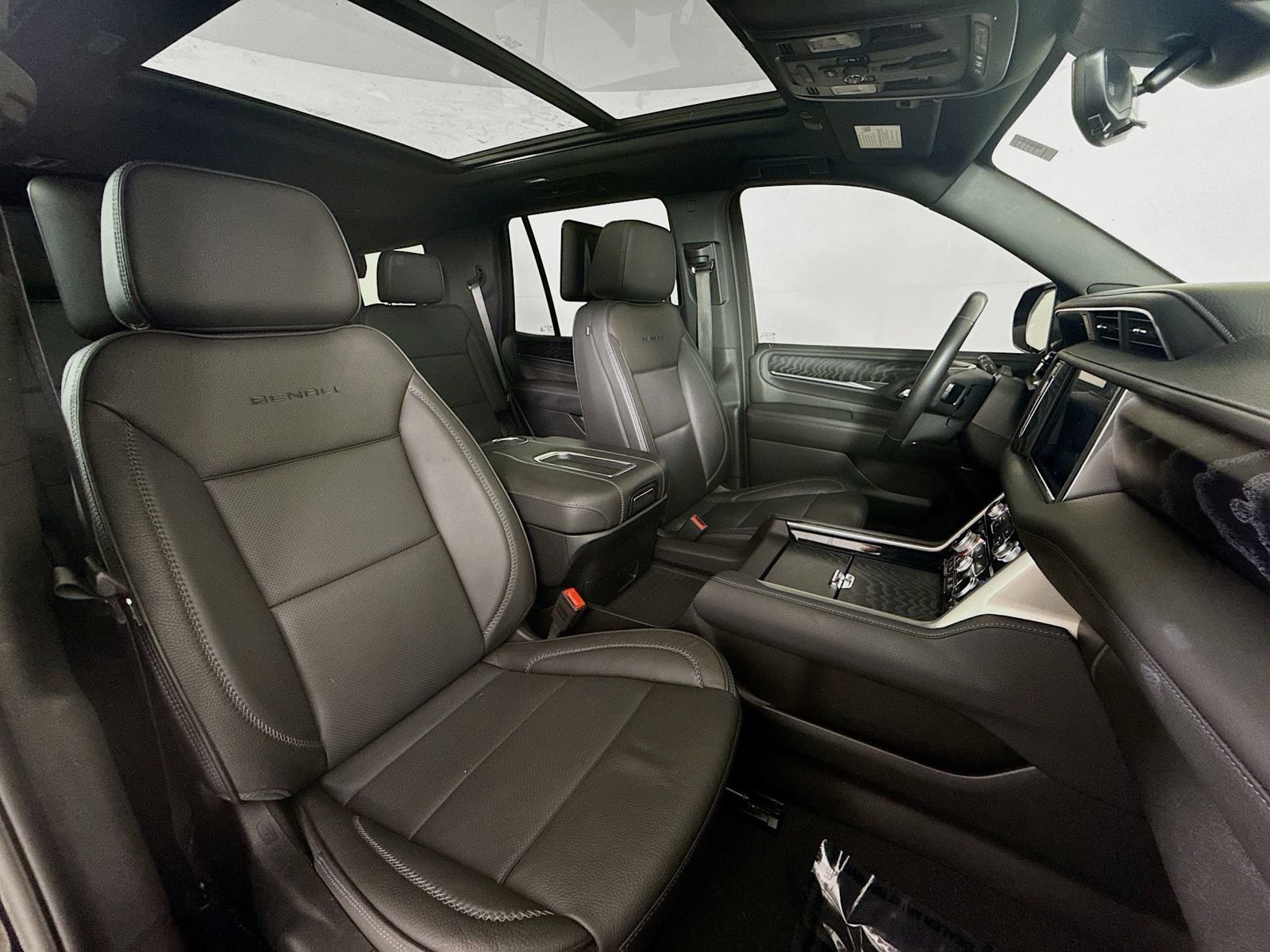 Used 2024 GMC Yukon Denali w/ Denali Reserve Package AWD/4WD image 30
