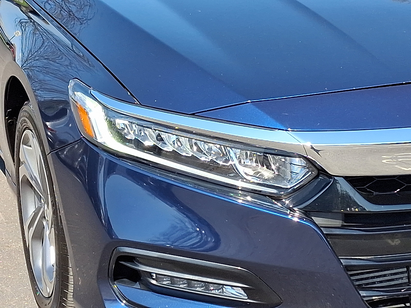 Used 2018 Honda Accord EX image 9