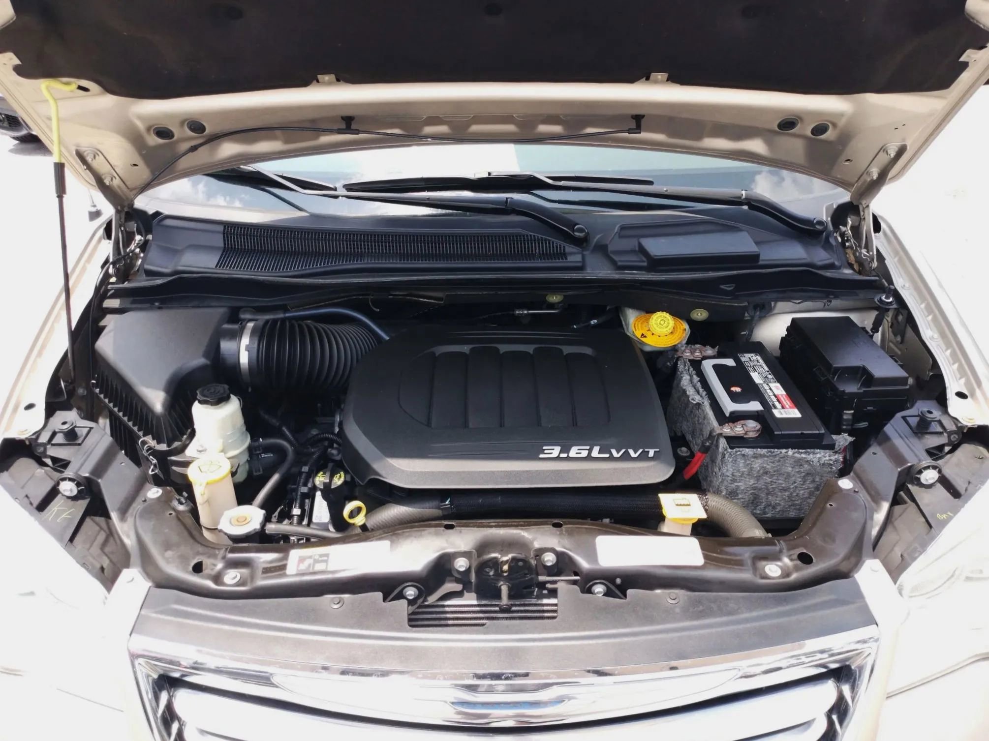 Used 2014 Chrysler Town & Country Touring-L w/ Driver Convenience Group FWD image 10