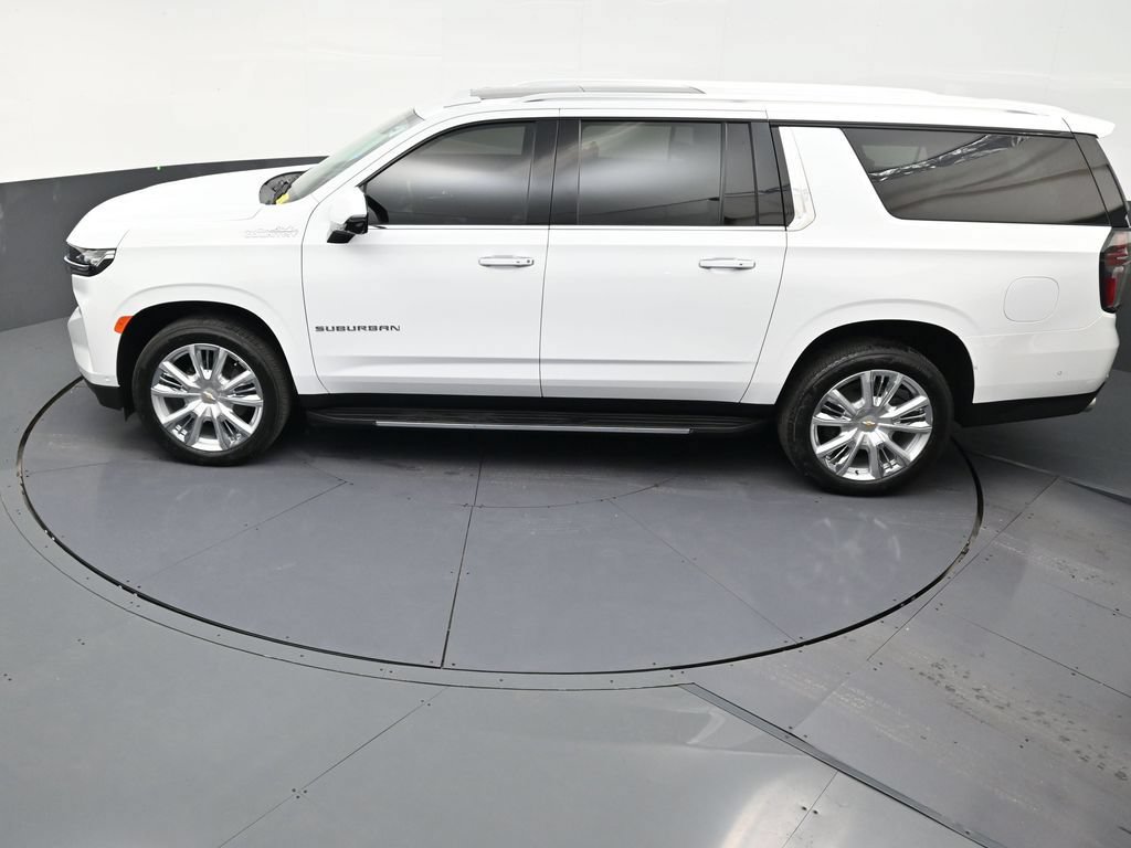 Used 2024 Chevrolet Suburban High Country w/ Advanced Technology Package RWD image 13