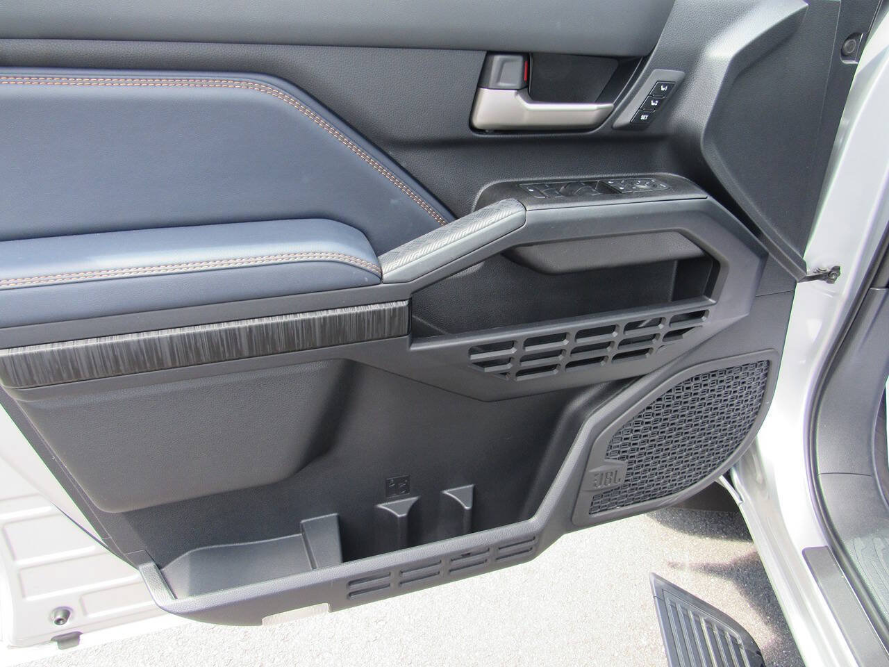 Used 2025 Toyota 4Runner Platinum AWD/4WD image 20