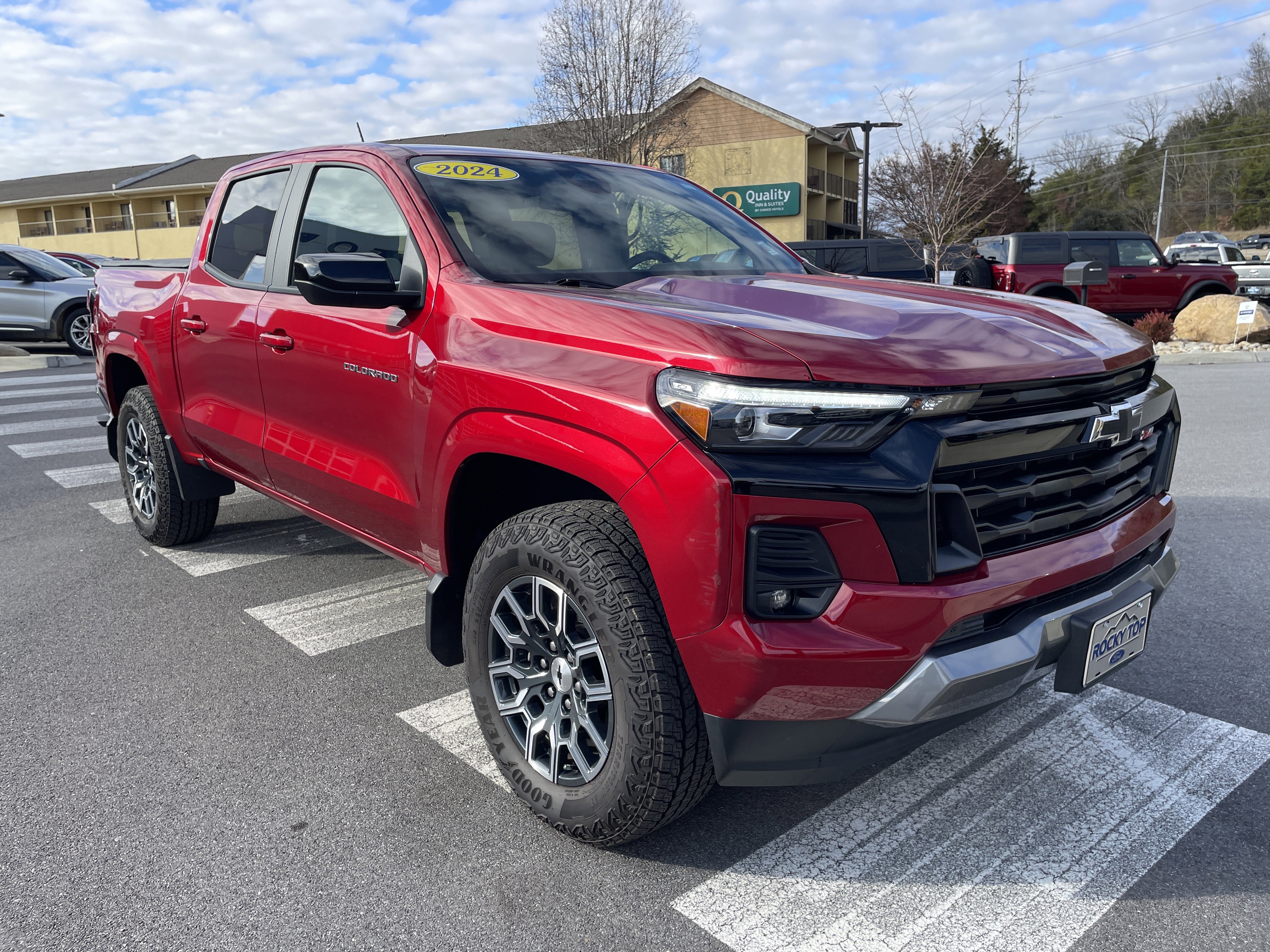 Used 2024 Chevrolet Colorado Z71 w/ Z71 Convenience Package 2 image 3