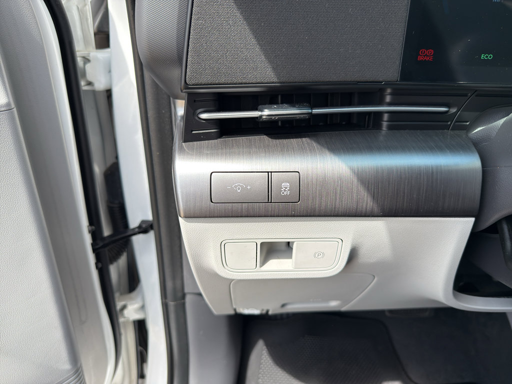 Used 2024 Hyundai Kona SEL FWD image 16