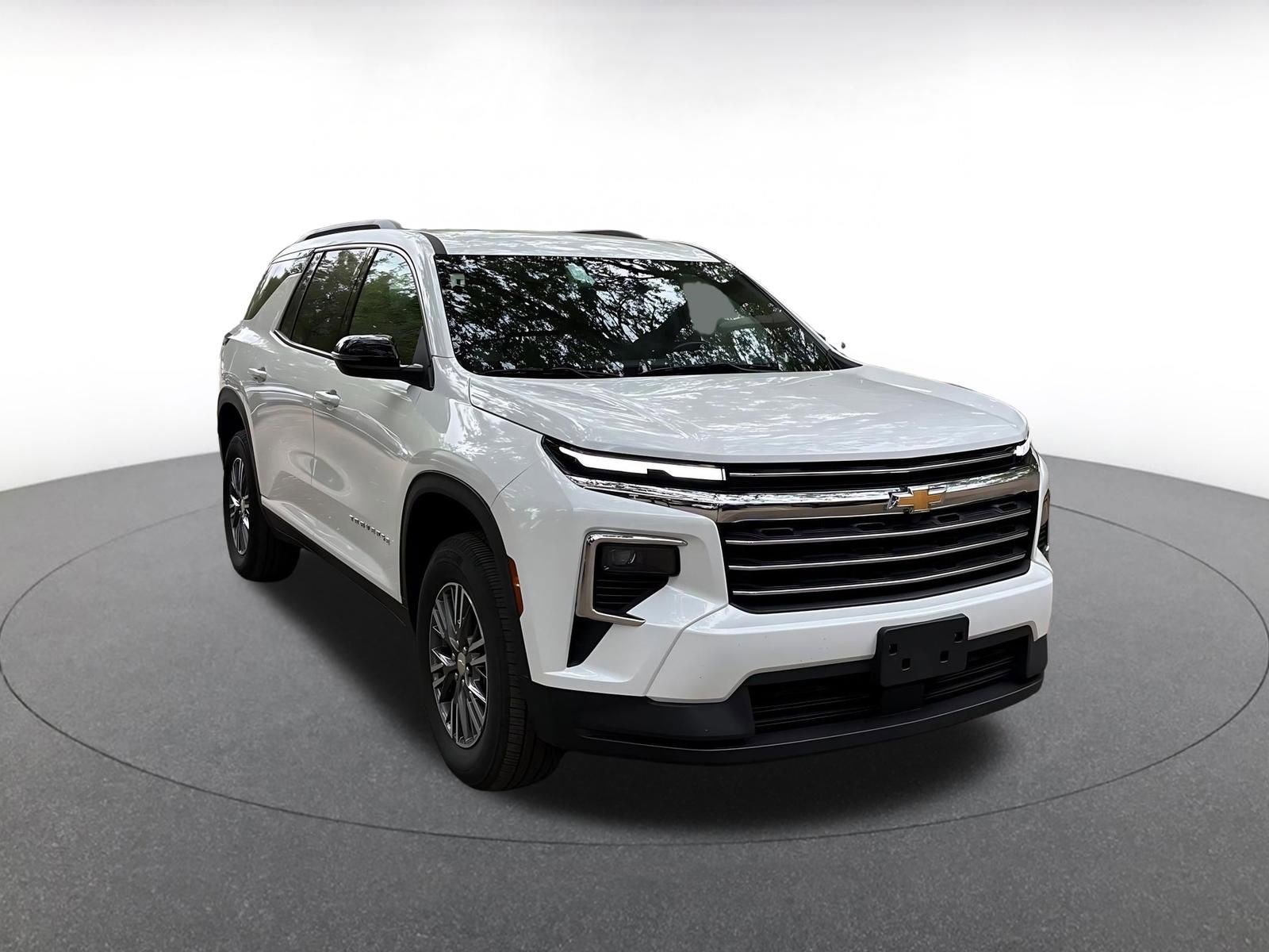 Used 2025 Chevrolet Traverse LT