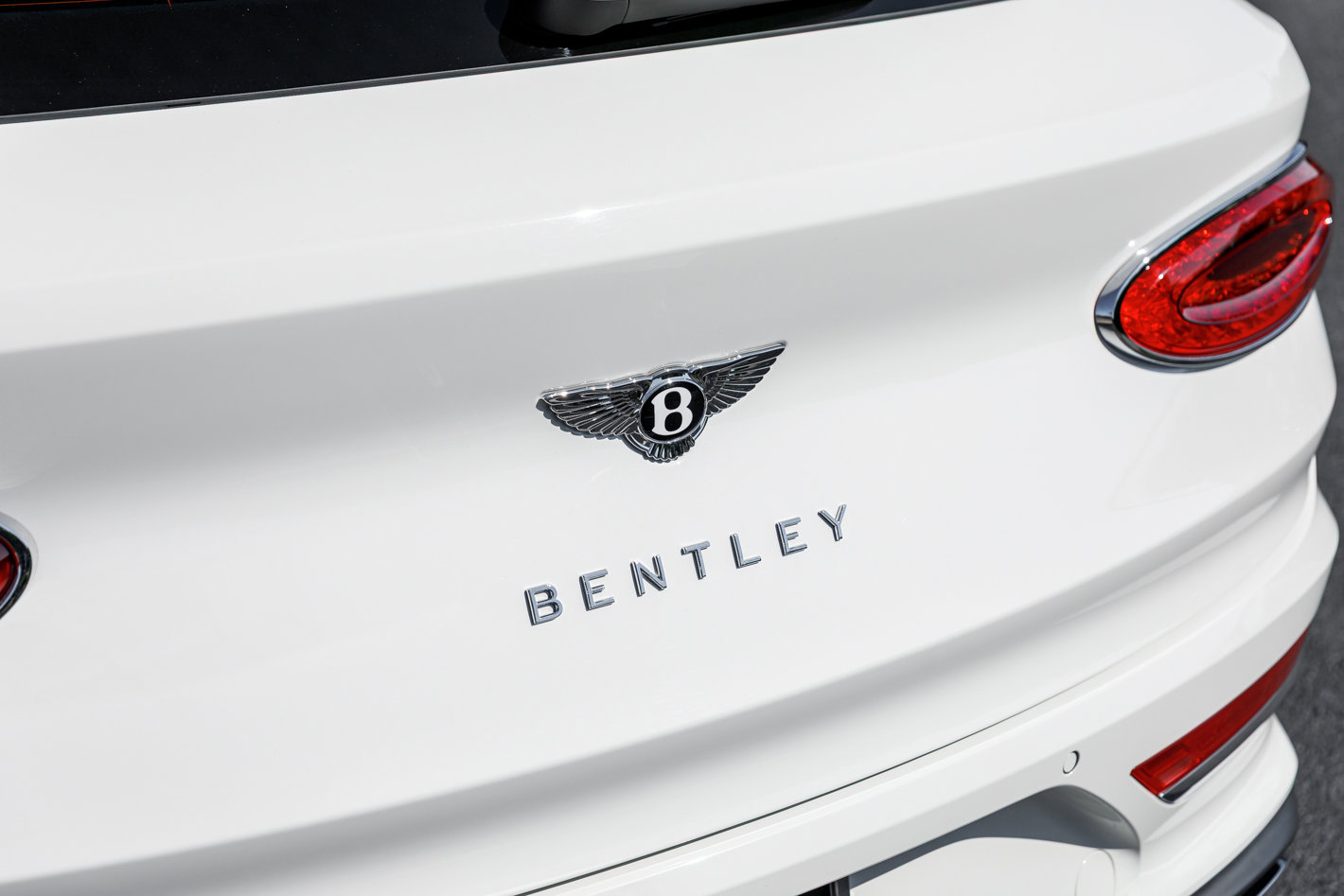 Used 2023 Bentley Bentayga AWD/4WD image 16