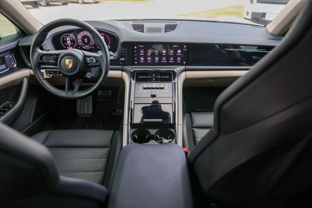 Used 2024 Porsche Panamera image 25