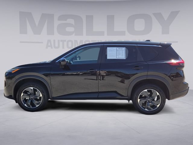 Used 2024 Nissan Rogue SV AWD/4WD image 2