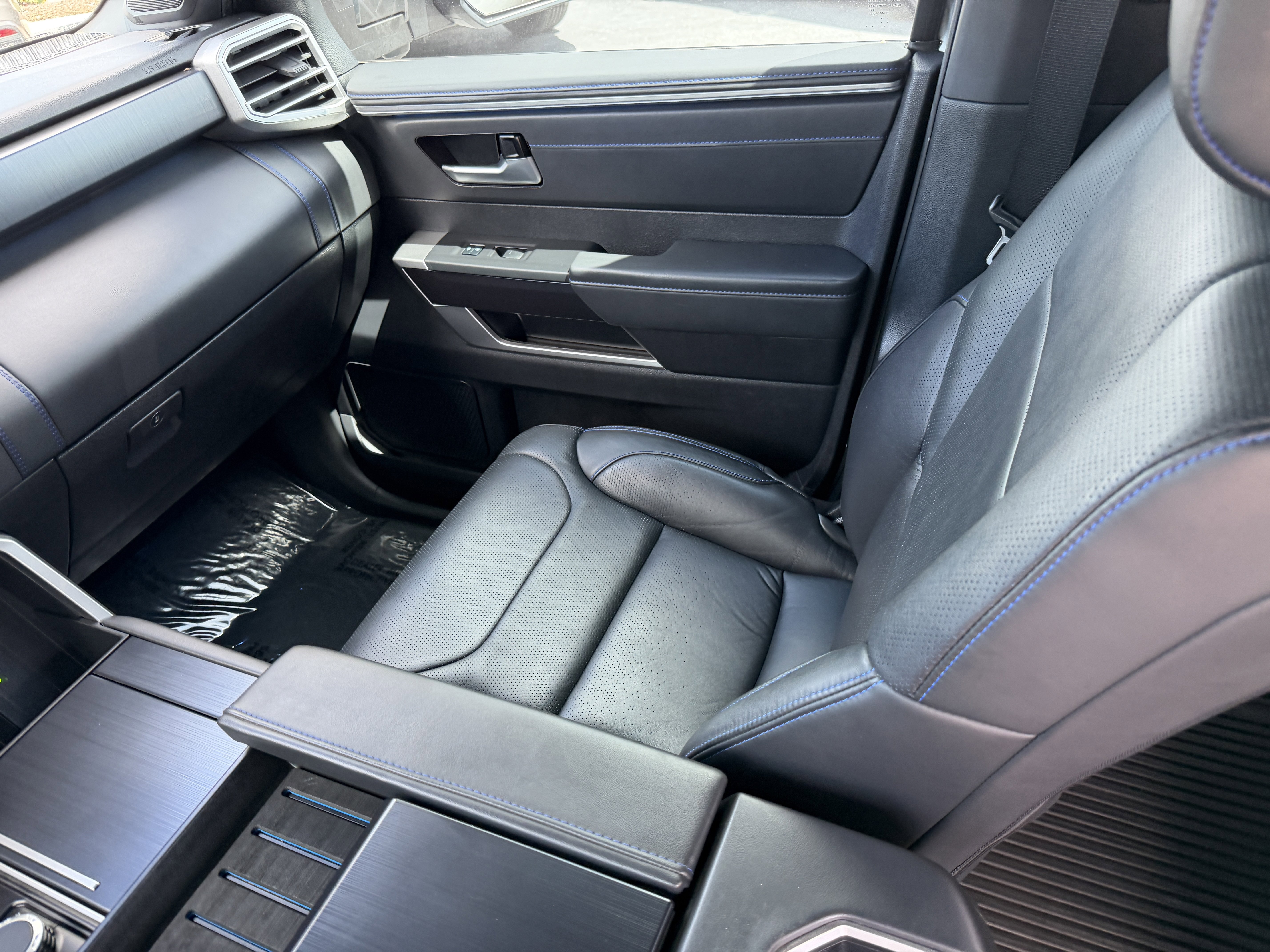 Used 2023 Toyota Tundra Platinum image 16