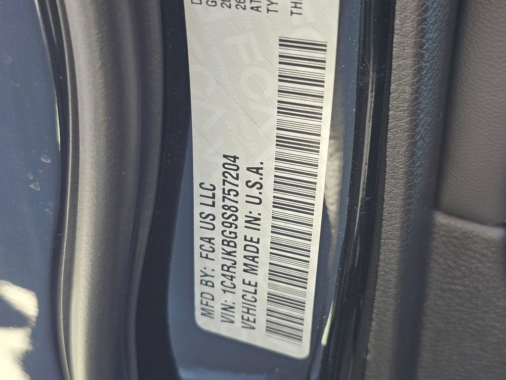 New 2025 Jeep Grand Cherokee L Limited w/ Black Appearance Package AWD/4WD image 30