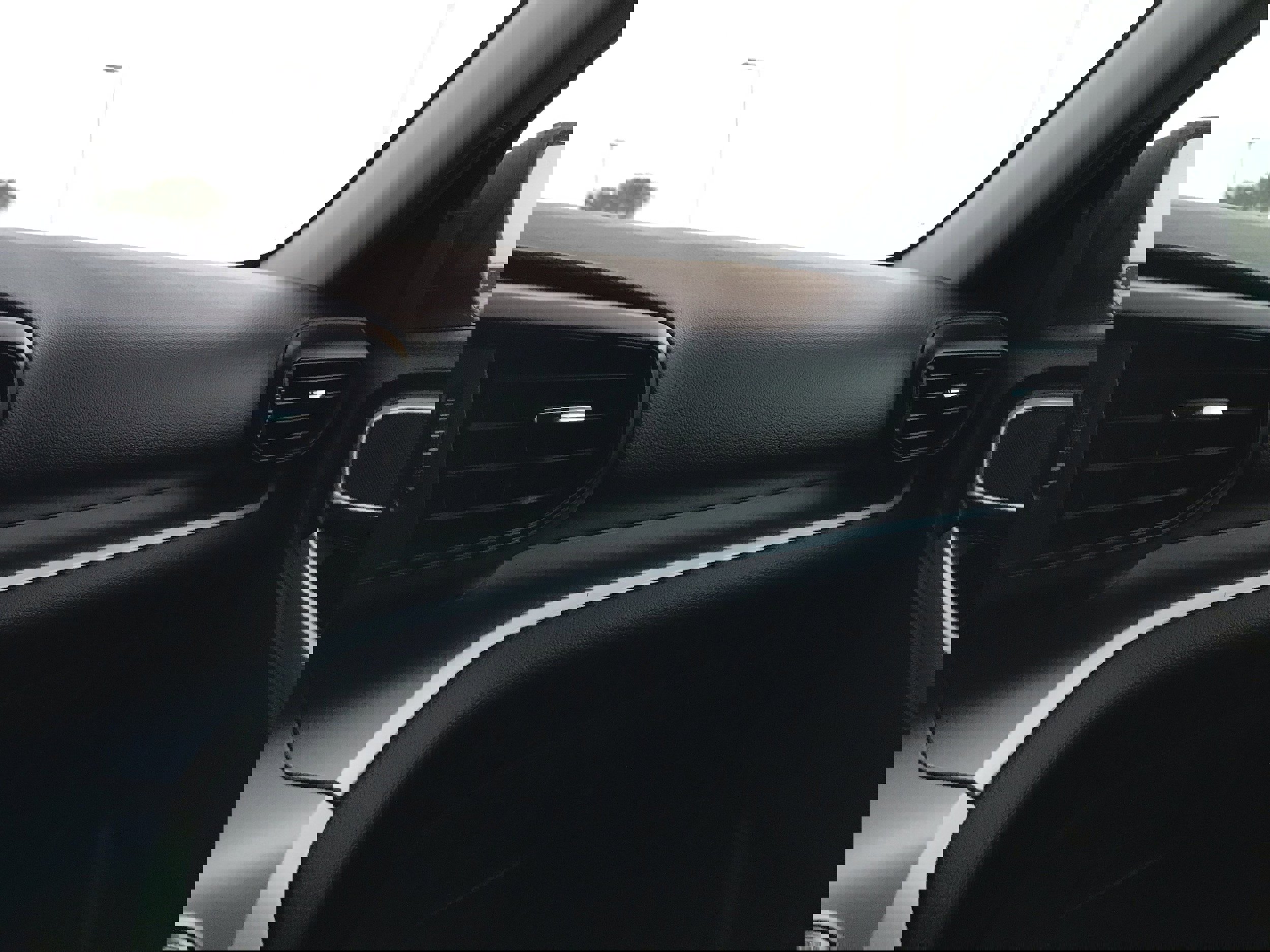 Used 2022 Ford Explorer XLT image 31