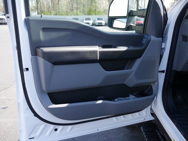 New 2024 Ford F550 4x4 Regular Cab Super Duty image 12