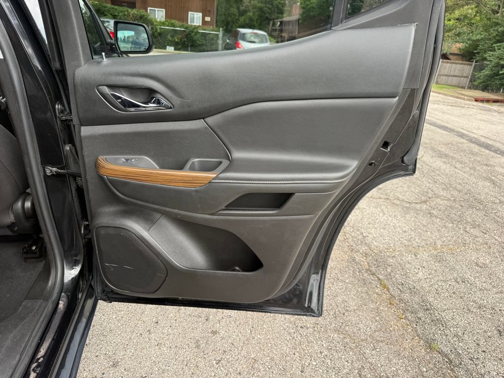 Used 2018 GMC Acadia SLE FWD image 40
