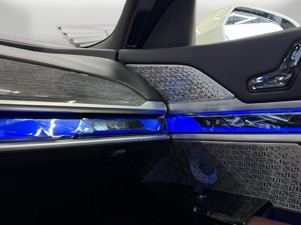 Used 2023 BMW i7 xDrive60 AWD/4WD image 27