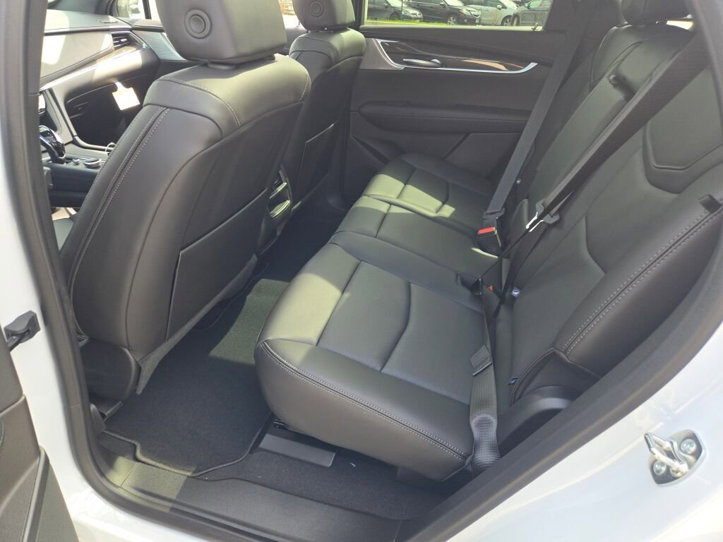 New 2026 Cadillac XT5 Sportv w/ LPO, Onyx Lite Package AWD/4WD image 16