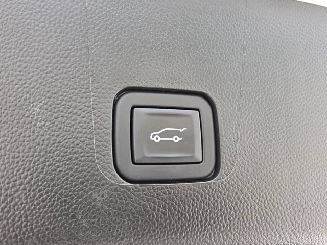Used 2023 Chevrolet Traverse Premier FWD image 21
