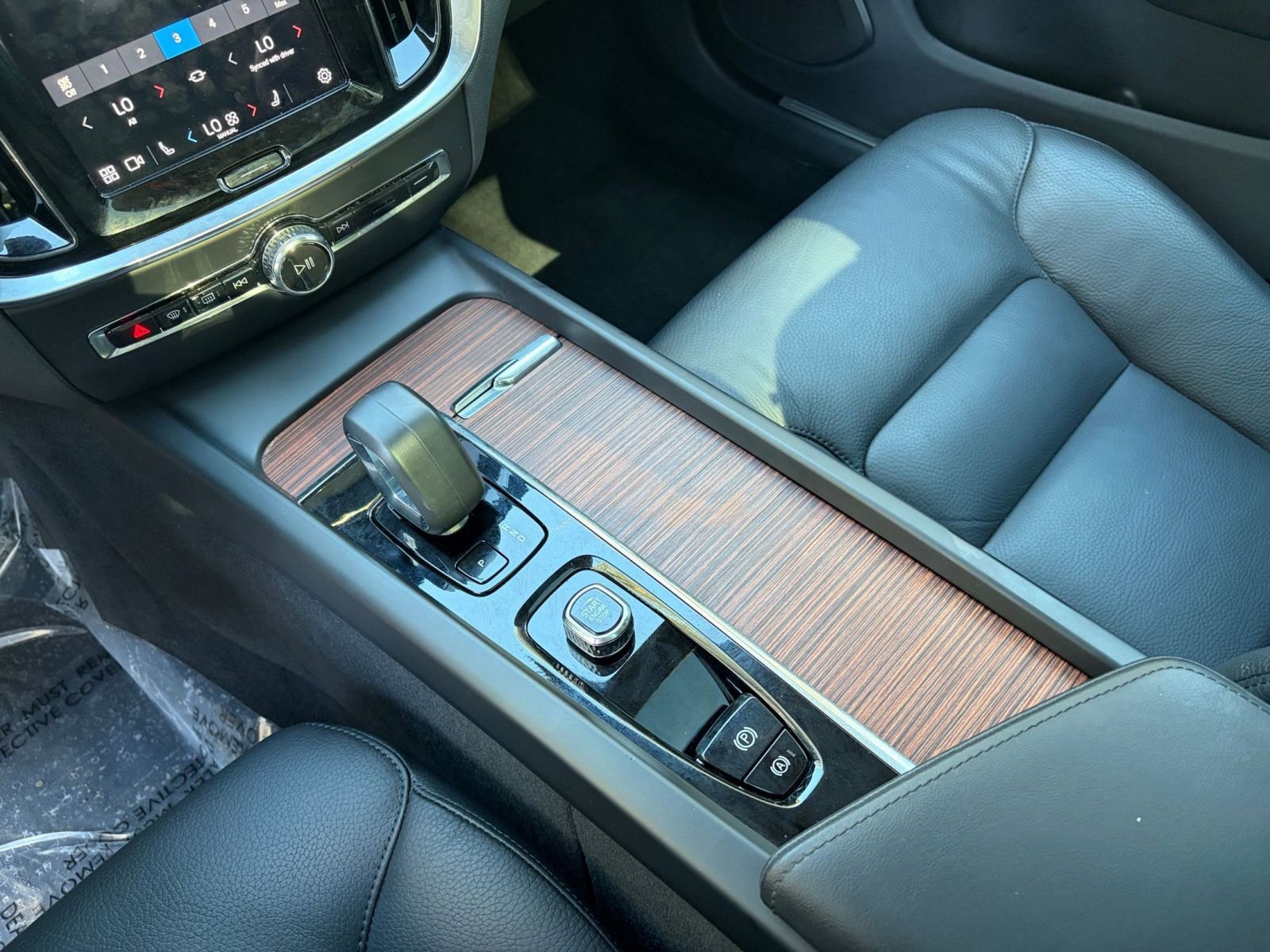 Used 2025 Volvo V60 B5 Cross Country Plus image 44