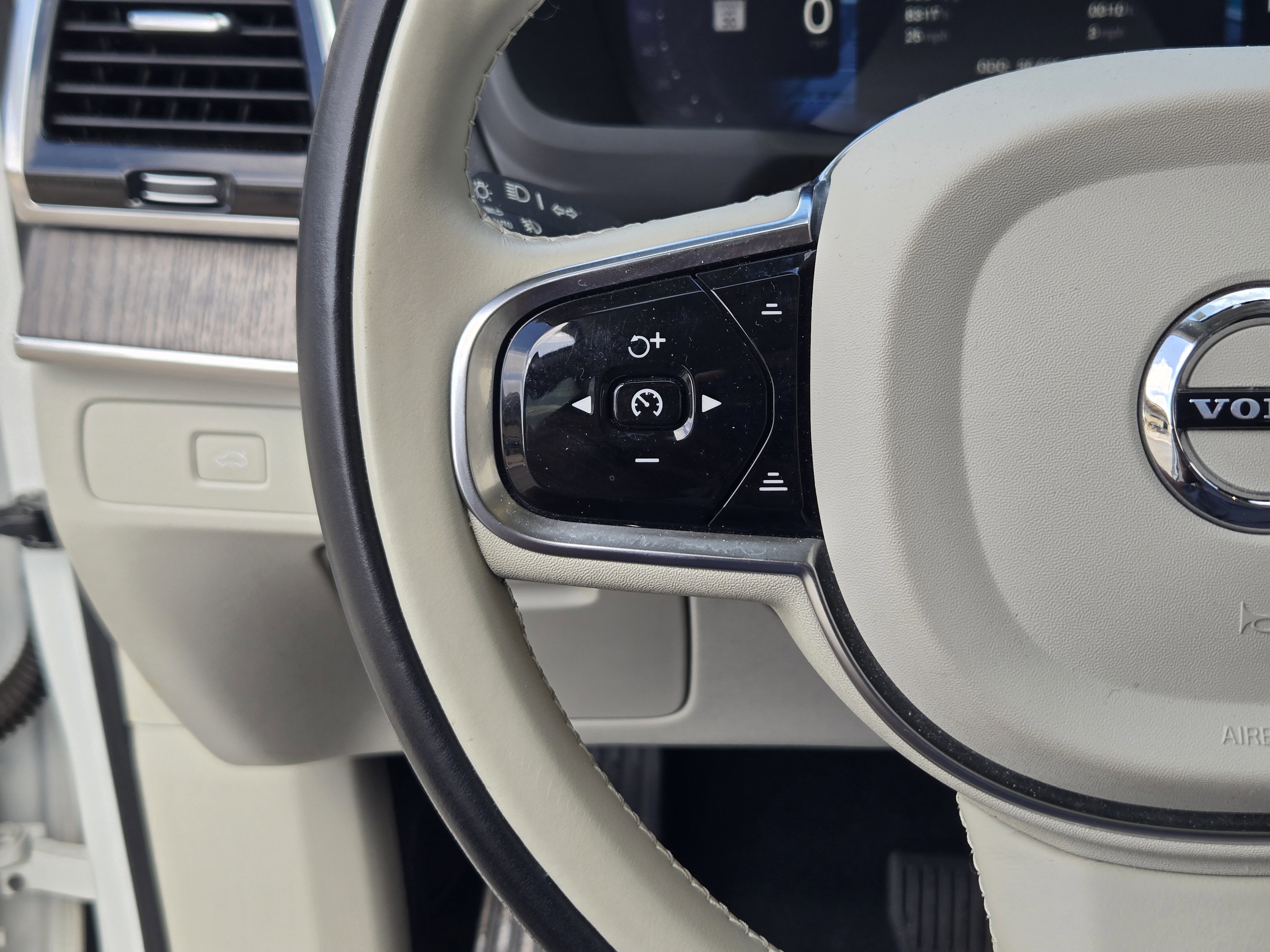 Used 2023 Volvo XC90 B6 Plus w/ Protection Package Premier image 33