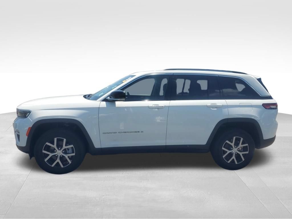 Used 2023 Jeep Grand Cherokee Limited AWD/4WD image 2