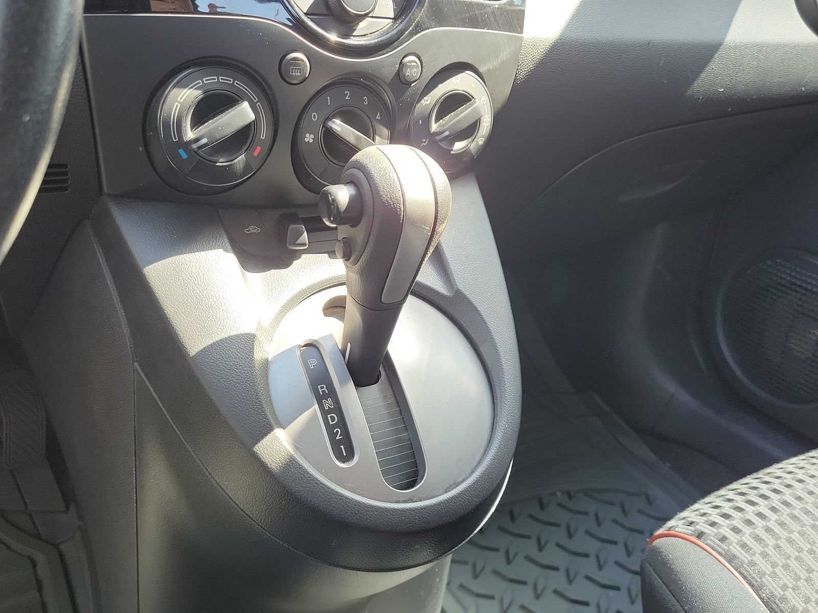 Used 2012 MAZDA MAZDA2 Touring FWD image 27