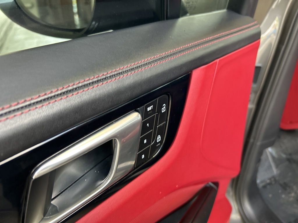 Used 2022 Porsche Cayenne w/ Premium Package Plus image 37