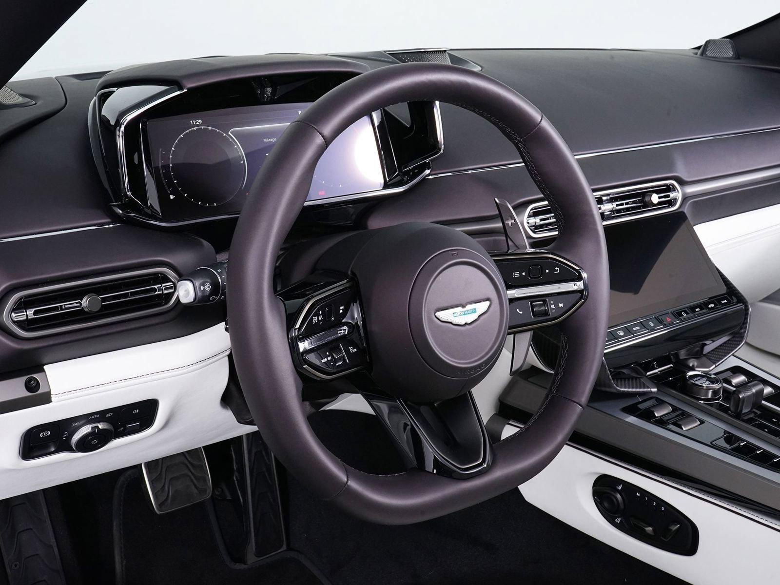 New 2026 Aston Martin Vanquish Convertible RWD image 5