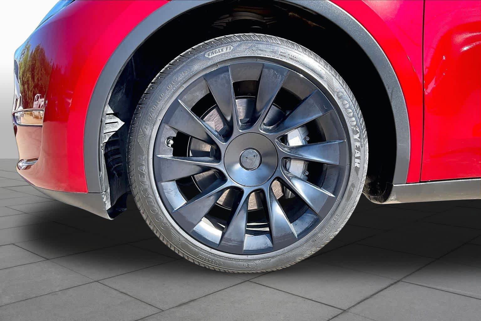 Used 2024 Tesla Model Y 2WD image 9