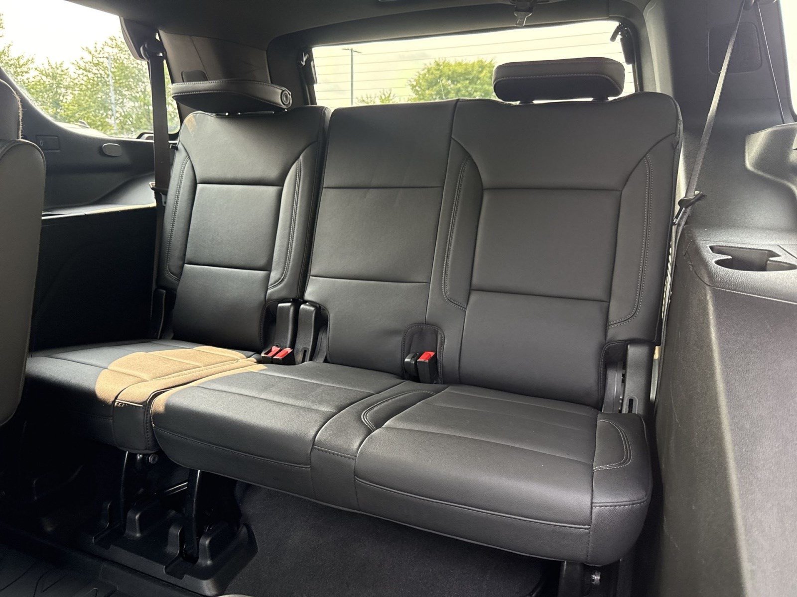 Used 2022 Chevrolet Tahoe Z71 w/ Luxury Package AWD/4WD image 24