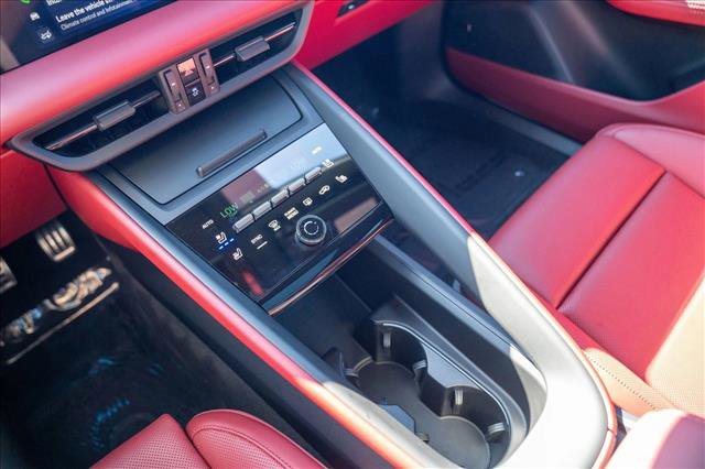 Used 2025 Porsche Macan 4S Electric AWD/4WD image 20