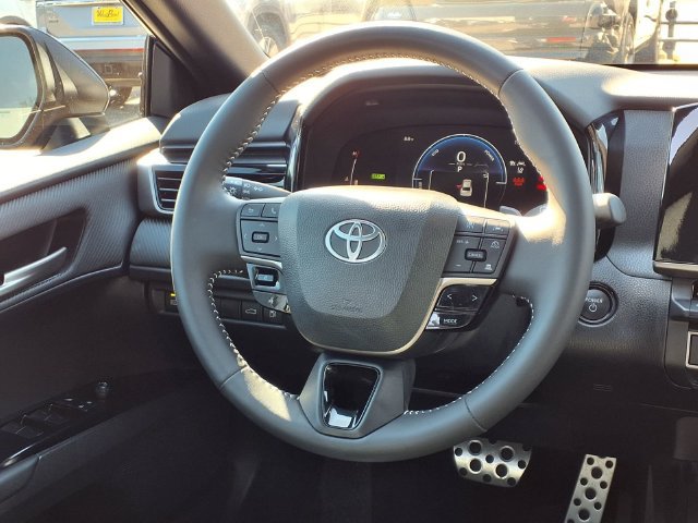 Used 2026 Toyota Camry SE w/ Convenience Package FWD image 7